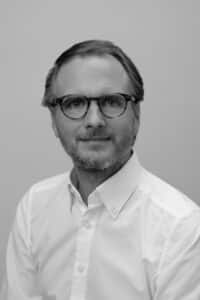 Privater Augenarzt nahe Schwetzingen – Dr. Auerbach in seiner modernen Augenarztpraxis in Mannheim